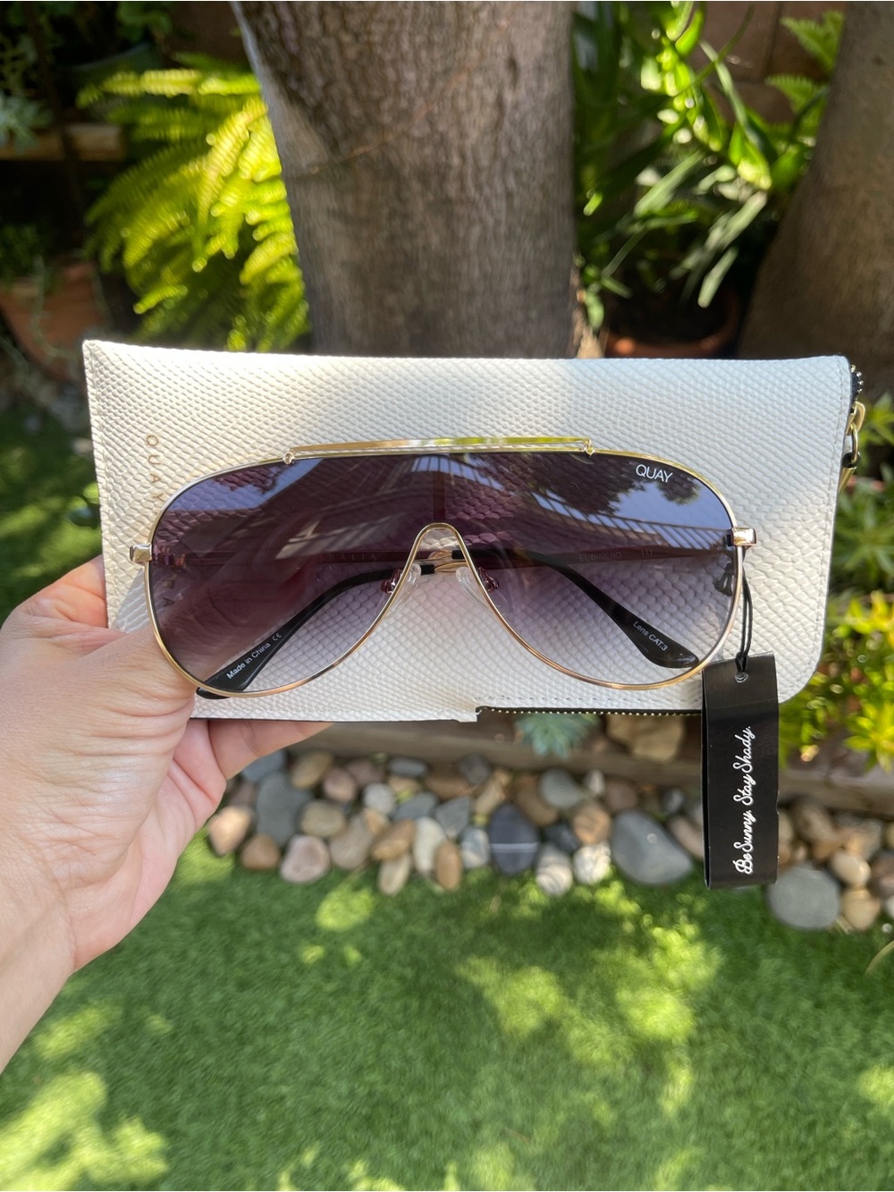 Quay Australia Aviator Sunglasses with Gradient Purple Lenses and Gold Frame - Picture 2 of 6